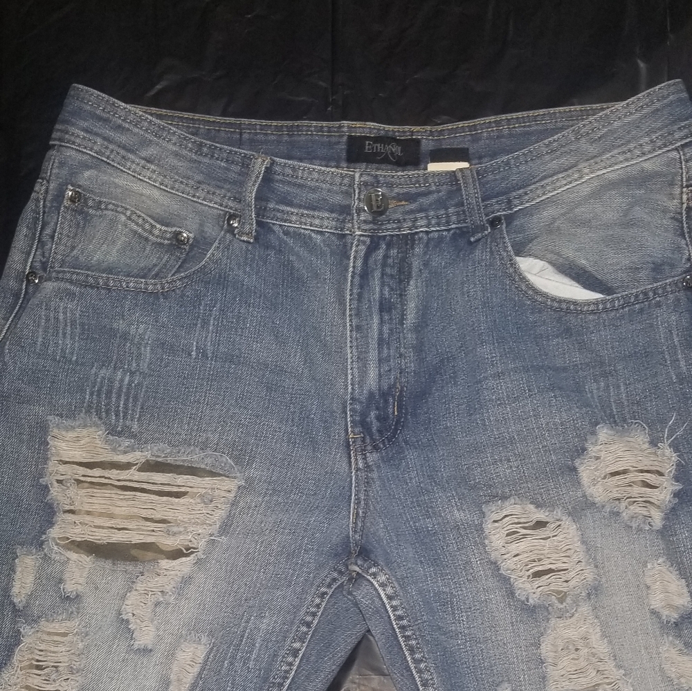 Ethanol ripped jeans